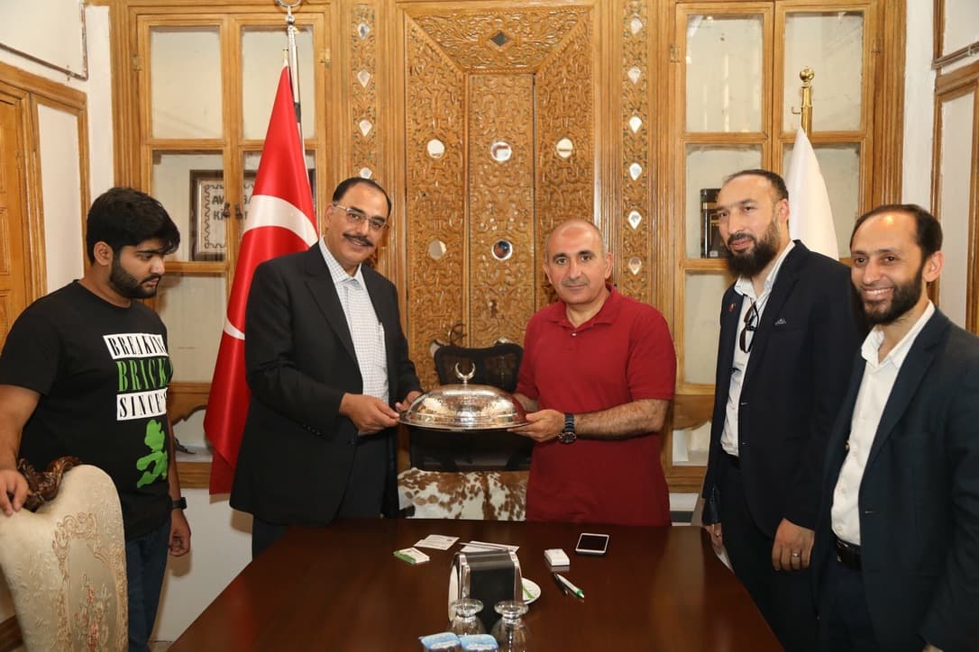 وفد باكستاني رفيع يزور بلدية كيليس لبحث آفاق التعاون والاستثمار مع Mavera Holding